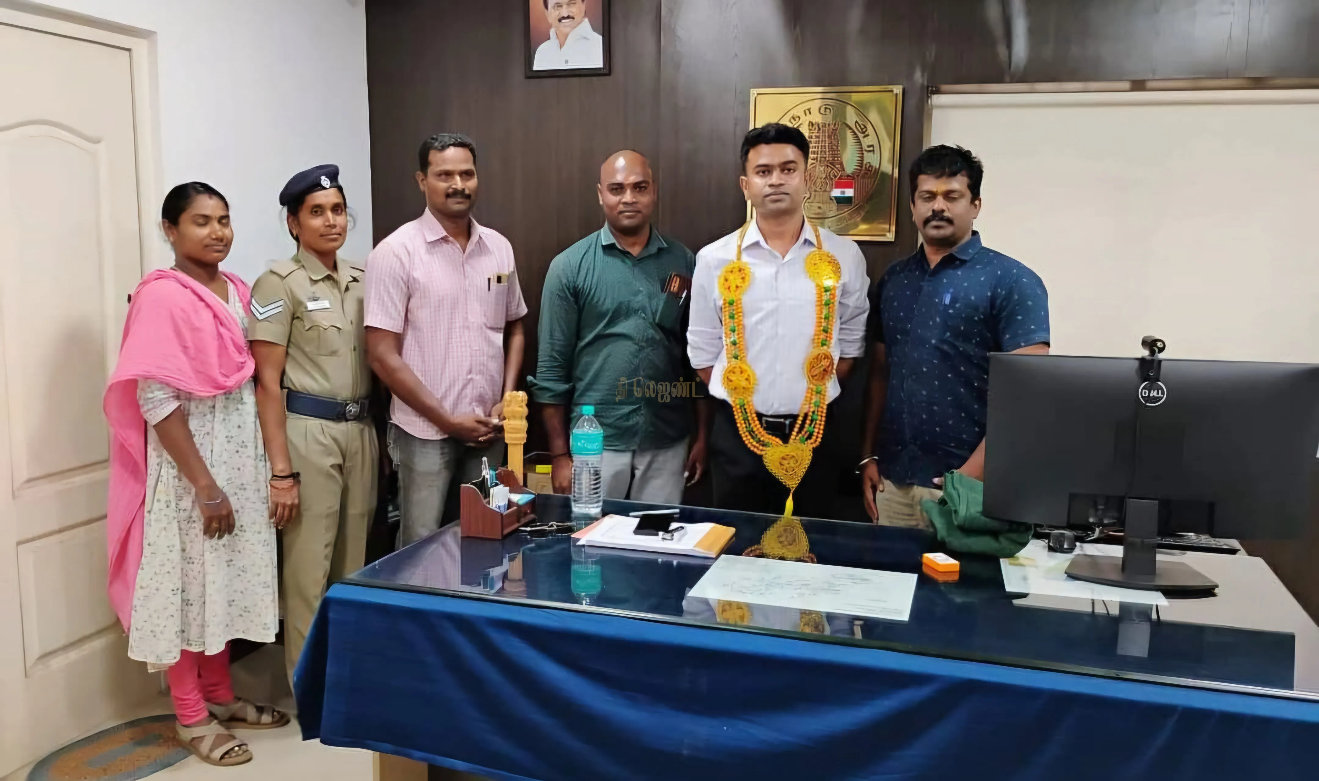 உடல் நலம் பாதிக்கப்பட்ட காவலரின் மருத்துவ செலவிற்கு பெரியகுளம் ஆர்.டி.ஓ. முத்துமாதவன் ரூ.3 லட்சம் நிதியுதவி.