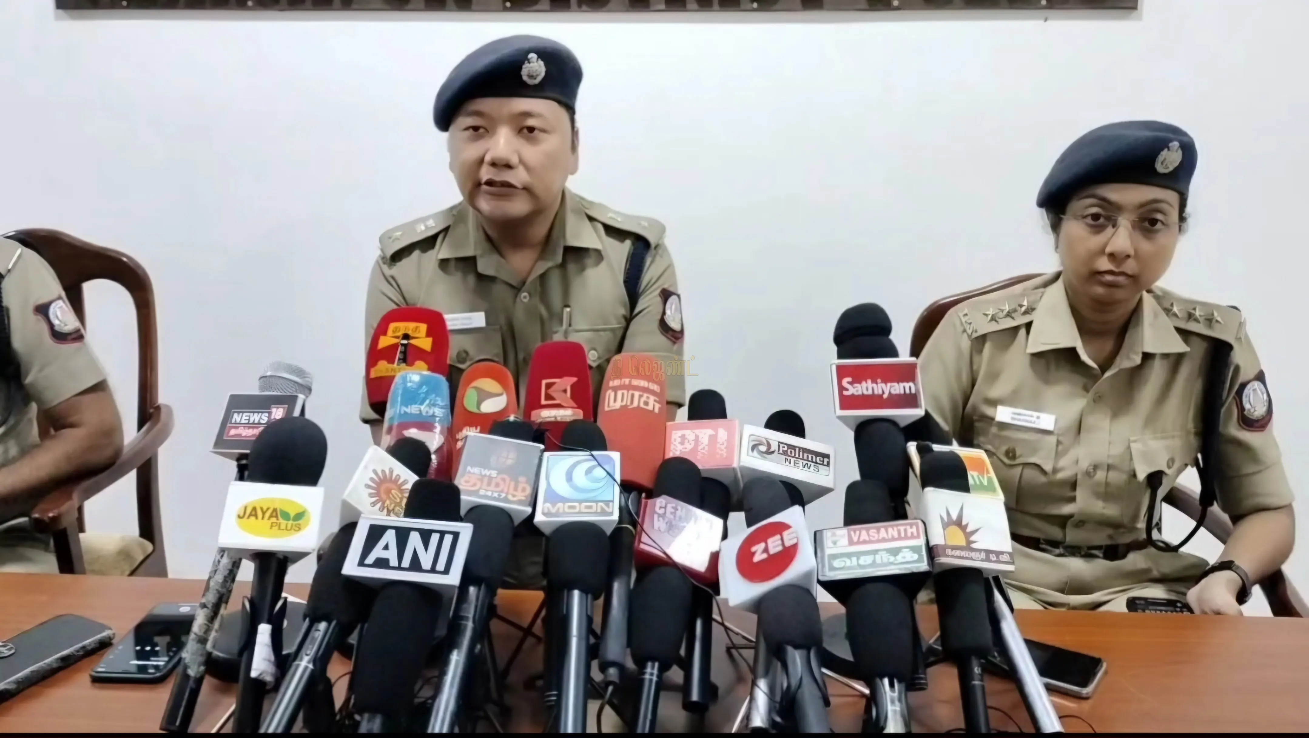 ஒரத்தநாடு கூட்டுப் பாலியல் தொடர்பாக நான்கு பேர் கைது செய்யப்பட்டு அவர்கள் மீது குண்டாஸ் வழக்குப் பதிவுக்கு பரிந்துரை.தஞ்சை மாவட்ட காவல் கண்காணிப்பாளர் ஆசிஷ் ராவத் பேட்டி.
